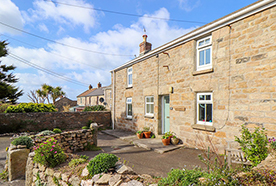 Exterior of Chy Lowena holiday cottage