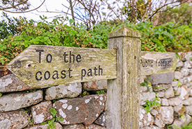 Signpost near Chy Lowena holiday let